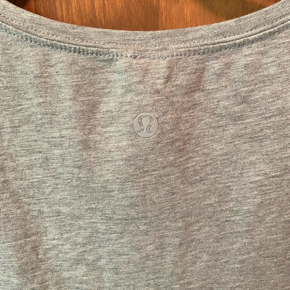 Lululemon tee - Picture 3 of 3